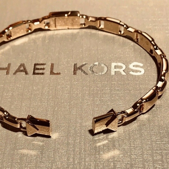 🎁 $225 MICHAEL KORS Mercer Link 14K Rse Gold Cuff - Picture 2 of 6